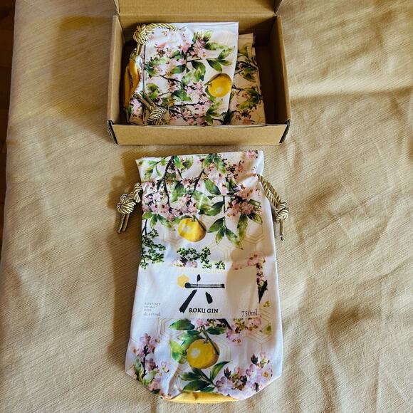 4 Suntory Roku Japanese Craft Gin with Carry Bag - Picture 1 of 6